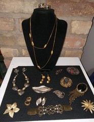 Napier Gold Tone Necklace 24″” And Matching Earrings Signed & Misc Jewlery/Pins