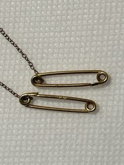 10k Gold Safety Pin Sweater Cable Chain Brooch