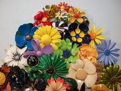 ViNTaGE 44 PiEcE MeTaL ENaMeL FLoWeR (33 PiN/10 ER/1 RiNg) LoT/CoLLecTiOn *READ*