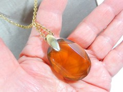 VTG 80’s LARGE SIMULATED TOPAZ AND PERIDOT PAVE GOLD TONE 24″ PENDANT NECKLACE