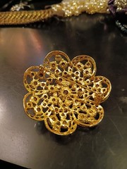 vintage weiss Signed blue rhinestone And Goldtone brooch