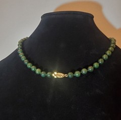 Vtg Hand-Knotted Spinach Green Nephrite Jade Beaded 18″ Fishhook Clasp Necklace