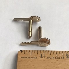 VINTAGE HICKOK CUFFLINKS GM GENERAL MOTORS GOLDTONE CAR KEY SHAPED USA