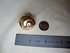 VTG 1970s SPIRAL SEASHELL GOLD TONE HINGED W/SAFETY CATCH DRESS/SCARF CLIP