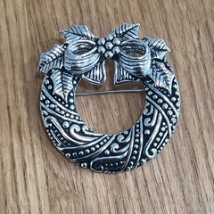 Vintage Silver Tone Circle Wreath Brooch Bow Pin 1.50” free shipping