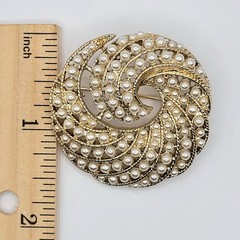 Vintage Faux Pearl Cluster Brooch Swirl Round Gold Tone Metal Classy 90s