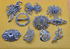 ~VINTAGE LOT OF 10 RHINESTONE JEWELRY PIN / BROOCH AUSTRIA DECO MCM 1950s ETC.~