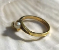 Vtg 18K GE Yellow Gold Bypass Ring Two 2.5mm Cultured Pearls w/1 Diamond Accent
