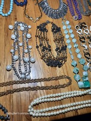 A1 Lot of 29 Vintage Modern NECKLACE Costume Jewelry Fashion Glass Beads Choker