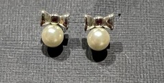 Silver Tone Bow Faux Pearl Post Earrings Vintage .50 in Purple Stone Pre-own