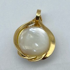 Vintage 14K Yellow Gold White Mabe Pearl Pendant Leaf Motif 3.7g
