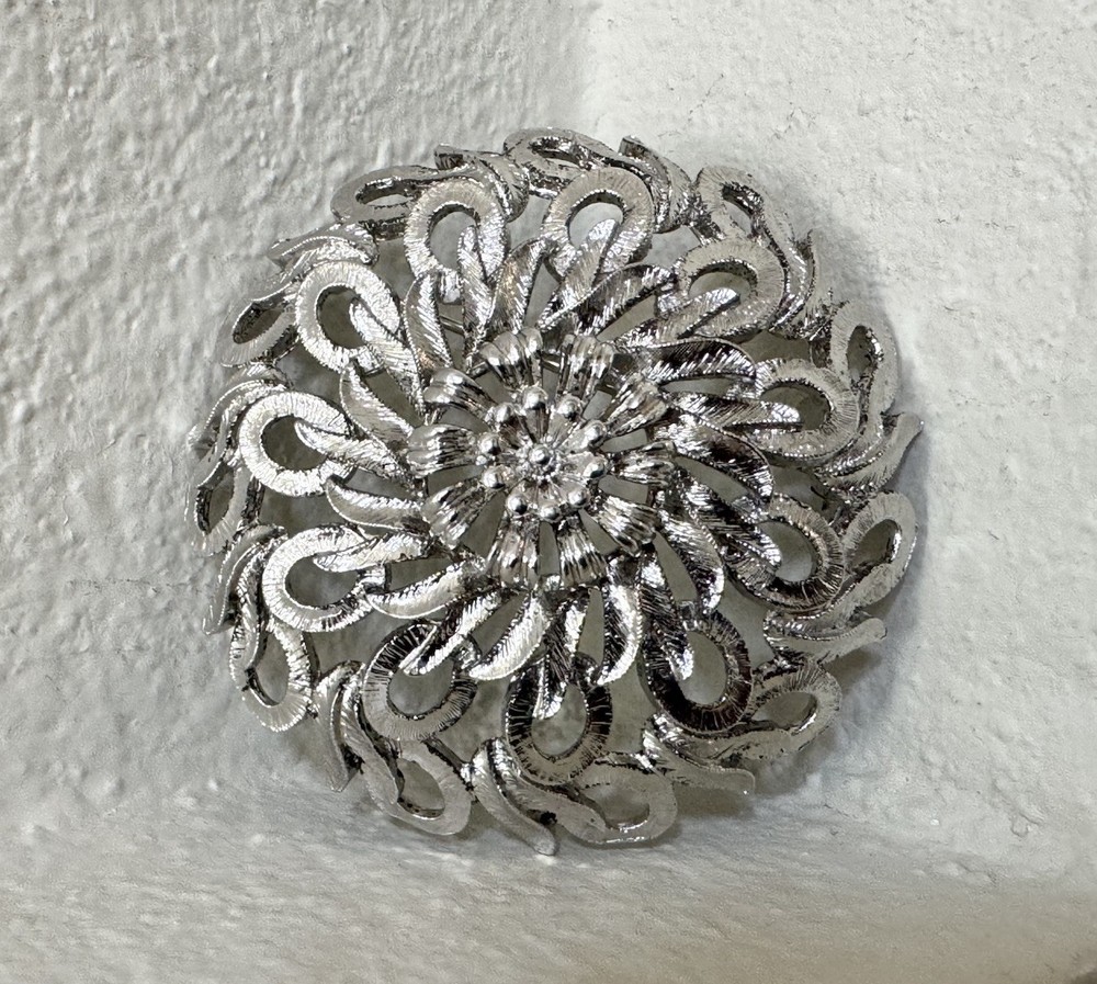 Vtg Monet Silver Tone Flower Brooch Pin Signed 2.25” Diameter