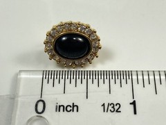 TRIFARI VINTAGE GOLDTONE RHINESTONE BLACK LUCITE DOME STUD EARRINGS (K836)
