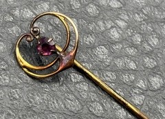 Antique 10K Gold Top Art Nouveau Purple Glass Stone Hat Pin Stick Pin Brooch