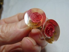vintage reverse carved kucite brooch screw back earrings set oink flowers