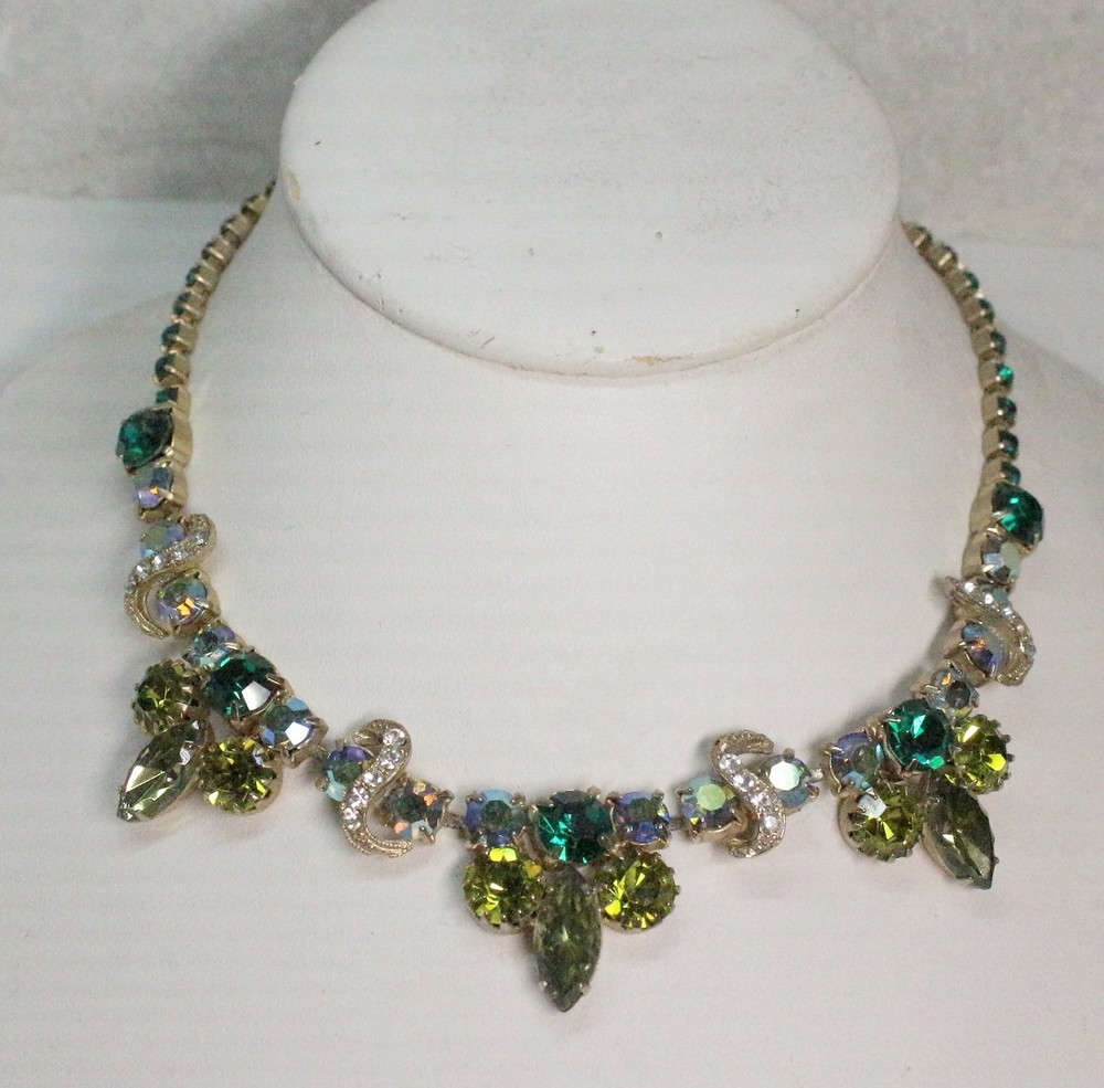 Beautiful True Vintage Green and Aurora Borealis Necklace