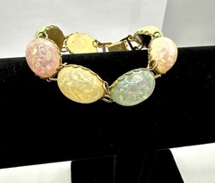 CORO Pegasus Confetti Bracelet Cabochon Pastel Lucite Vintage Gran Retro Dainty