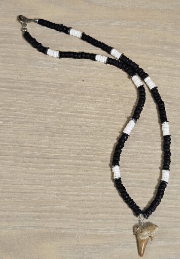 VINTAGE FOSSIL SHARK TOOTH WOOD PUKA SHELL BEADS CHOKER NECKLACE