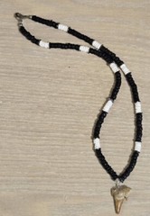 VINTAGE FOSSIL SHARK TOOTH WOOD PUKA SHELL BEADS CHOKER NECKLACE