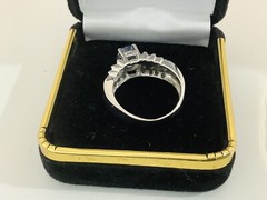 Tanzanite Diamond 14k. White Gold Vintage Ring size7