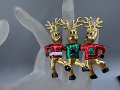 VINTAGE ESTATE GOLD TONE ENAMEL RED GREEN DANCING REINDEER CHRISTMAS BROOCH PIN