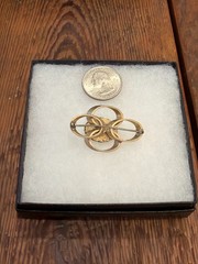 #23 Vintage Green Cabochon Brooch – Gold-Tone Abstract Loop Design