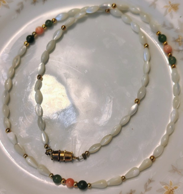 Vtg Mother of Pearl Oval Pear Beads Coral Jade Glass Bead Barrel Clasp Necklace
