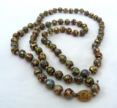 32″ LONG VINTAGE CHINESE GOLD BLUE GREEN RED CLOISONNE ENAMEL HAND KNOT NECKLACE