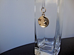 VINTAGE 1980s STARS & SLEEPY MR CRESCENT MOON GOLD TONE PENDANT MADE IN USA