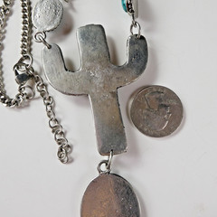 Vintage Southwestern Style Necklace Silver Tone Turquoise Color Cabochons Cactus