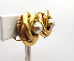 Miriam Haskell Faux Pearl Gold Tone Screw Back Earrings Twist Clip-on Vintage