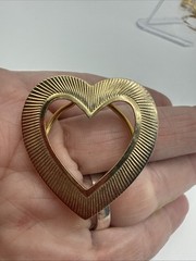 Vintage Gold Tone Textured Open Heart Scarf Clip Minimalist Love Jewelry 1 Inch