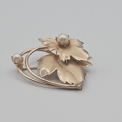 VTG MCM Brooch Layered Curled White Gold Tone Leaves Fall Cottage Cabincore Pin