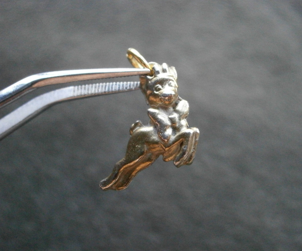 Leaping Babycham Chamois Deer Trademark Vintage Goldtone Bracelet Charm 2.0g