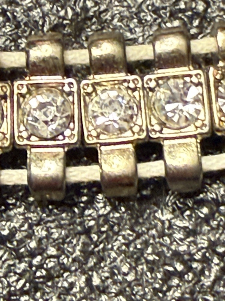 Vintage Stretchable Bracelet Good Tone