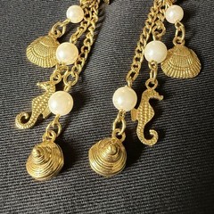 Vintage Avon Gold Toned Starfish Earrings Dangle Chains With Seahorse & Shells
