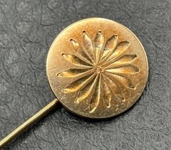 Vintage 14K Yugoslavia Gold Flower Starburst Etched Stick Pin