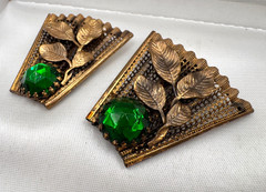 ANTIQUE ART DECO PAIR DRESS CLIP ADORNMENT RARE SET 2 GREEN EMERALD GOLD BRASS