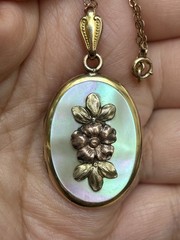 Vintage 10K Gold Filled Mother of Pearl Floral Photo Locket Necklace 19”
