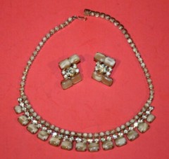 Beautiful Vintage Unsigned Glass SLAG Brown Stone Necklace & EariNGS 1970’s