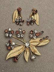 Vintage Austria Brooch Earrings Set Brown Clear Rhinestones Gold Tone Floral