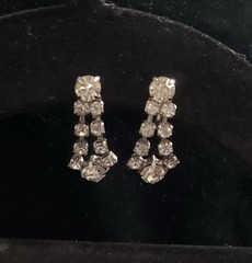 Gorgeous 1940s-50s Glamorous Clip-on Crystal Tier Earrings Eiffel Tower-shaped