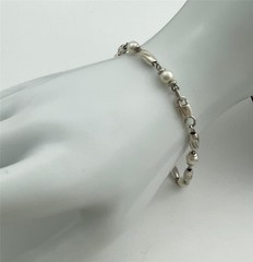 Vintage Silver Tone Small Barrel Beads & 5MM Faux Pearls Link Bracelet 7-5/8″ L