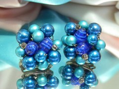Beautiful Vintage 1950’s Japan Blue Cluster Bead Earrings 1959je