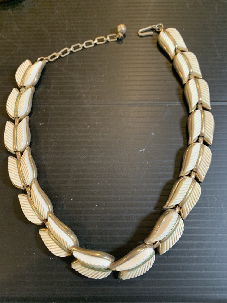 Vintage TRIFARI 1950s 1960s CHOKER NECKLACE Off White Thermoset Leaves