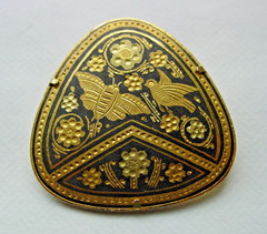 Vintage Damascene w/ Birds Bees and Flowers Pin Gold Tone Brooch ~ Unsigned