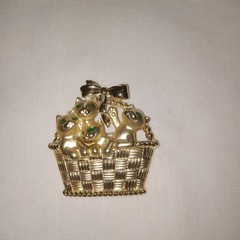 Vintage Brooch Basket Of Green-eyed Kittens Gold-tone MCM American Jewelry Co.