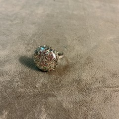 1960 Signed Sarah Coventry Glitter Lucite Ring metal backing adjustable band