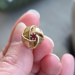 Adorable 1970 Vintage Goldmime Knotted Rope Clip On Earrings Ruby Stone