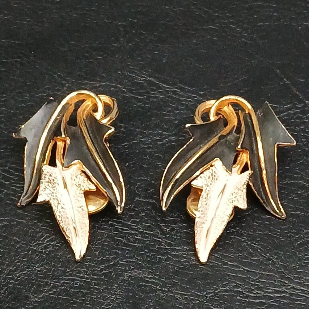 Vintage MODE ART Clip On Leaves Earrings Black/White Enamel. 13-733